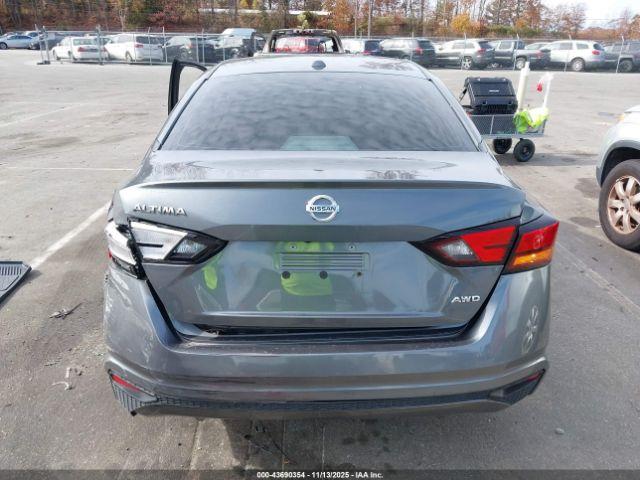 Nissan Altima S Intelligent Awd Image 3