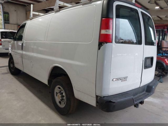 Chevrolet Express Work Van Image 7