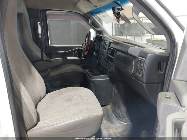 Chevrolet Express Work Van Image 3