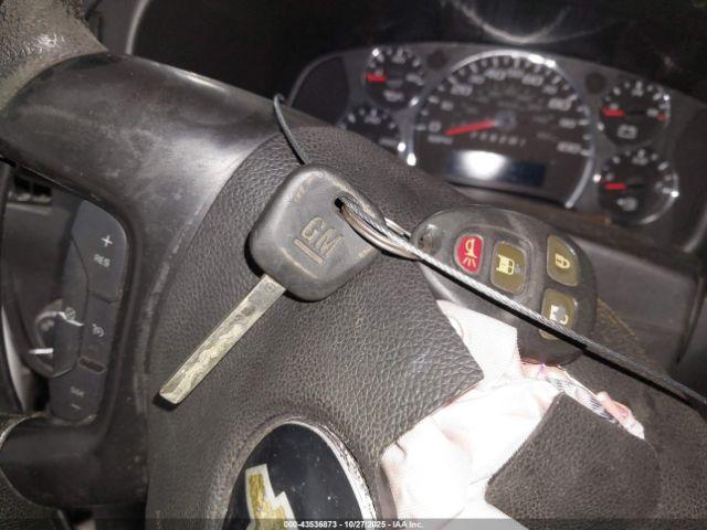 Chevrolet Express Work Van Image 8