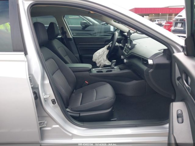 Nissan Altima S Fwd Image 10