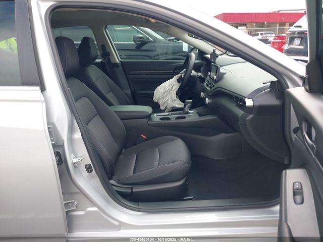 Nissan Altima S Fwd Image 10