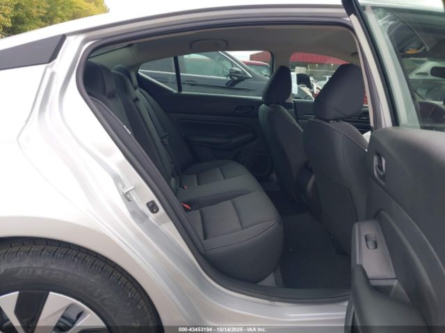 Nissan Altima S Fwd Image 11