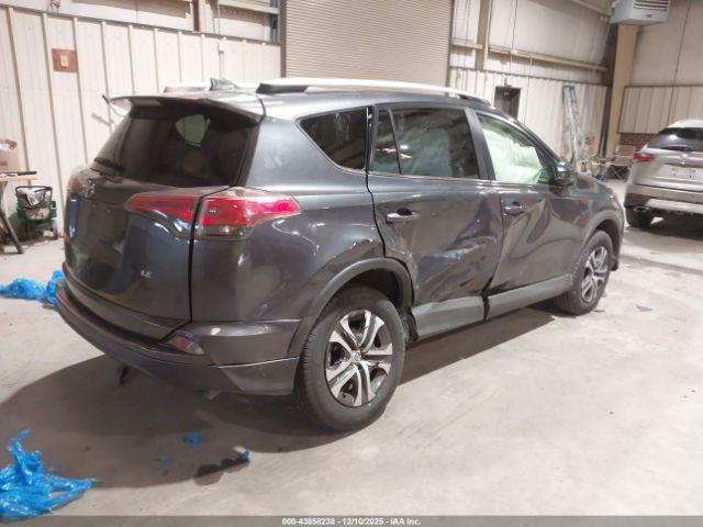 Toyota RAV4 Le Image 4