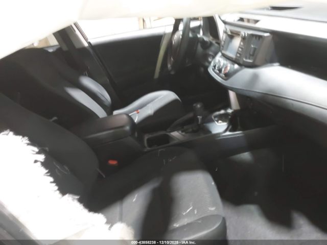 Toyota RAV4 Le Image 2