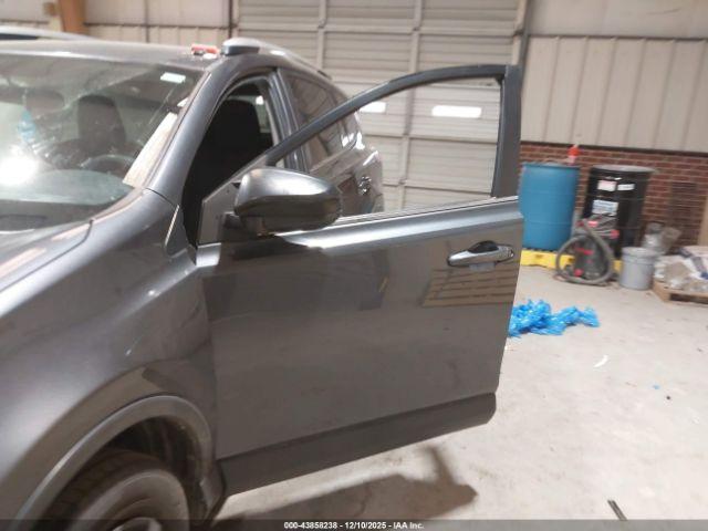 Toyota RAV4 Le Image 15