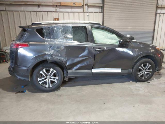 Toyota RAV4 Le Image 11