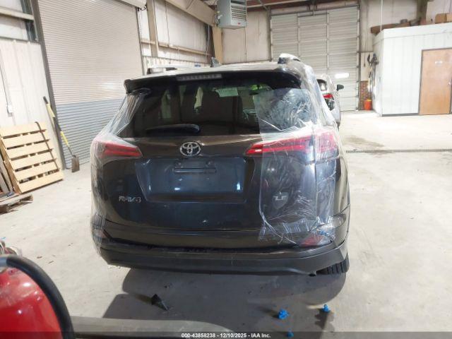 Toyota RAV4 Le Image 16