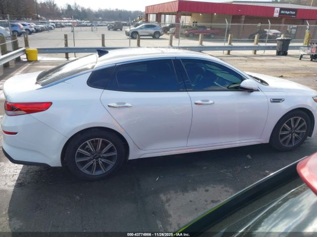 Kia Optima Lx Image 9