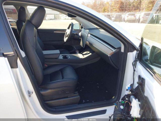 Tesla Model Y Image 11