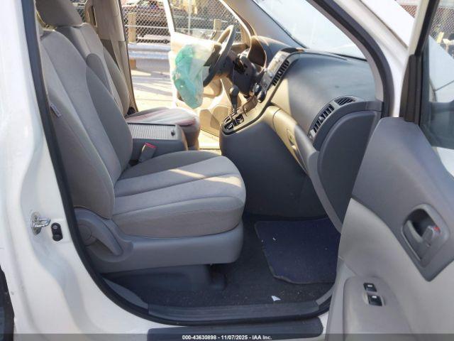 Kia Sedona Lx Image 5