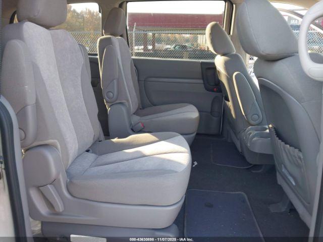 Kia Sedona Lx Image 4