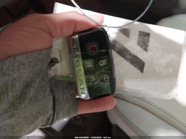 Jaguar XE 25t Image 16