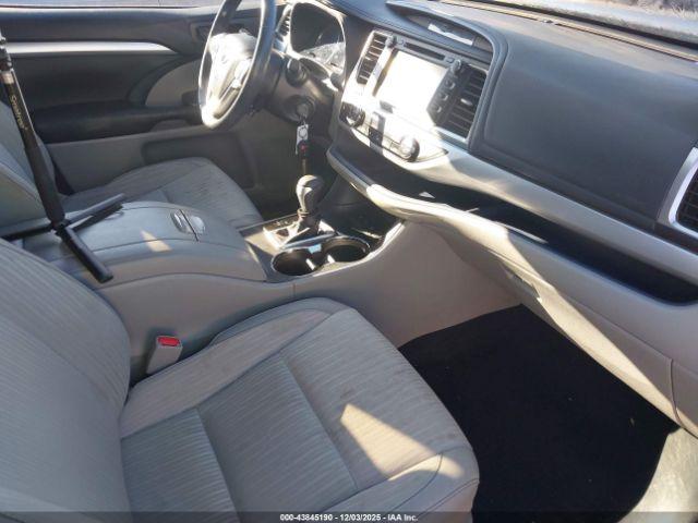 Toyota Highlander Le Plus V6 Image 17