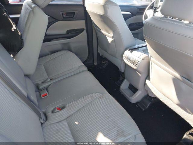 Toyota Highlander Le Plus V6 Image 11