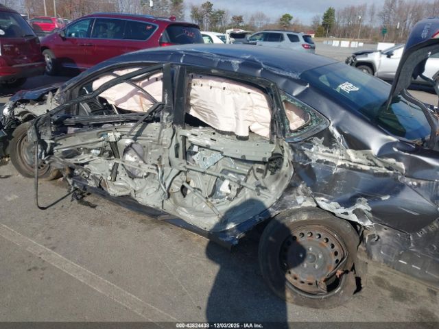 Nissan Sentra S Image 2