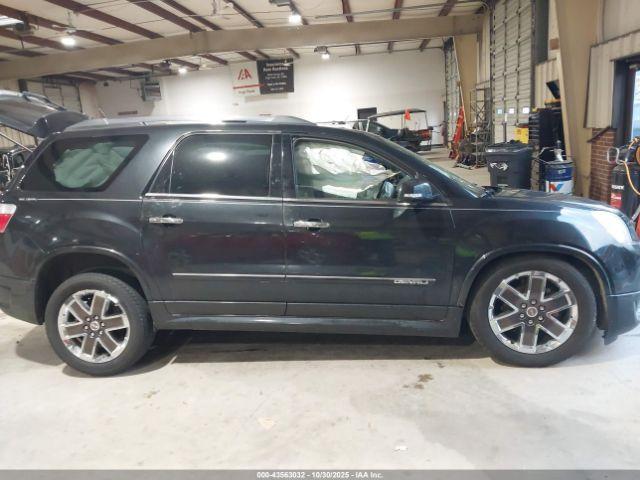 GMC Acadia Denali Image 17
