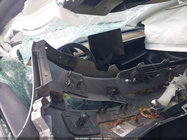 Tesla Model 3 Rear-wheel Drive Image 2