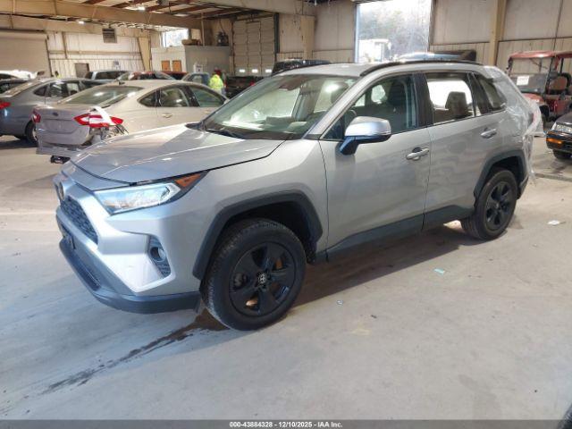 Toyota RAV4 Xle Image 2