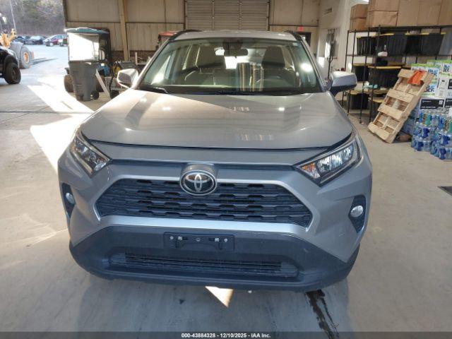 Toyota RAV4 Xle Image 11