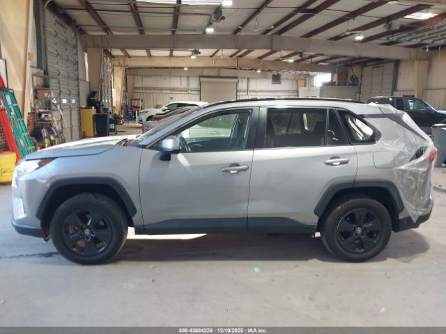 Toyota RAV4 Xle Image 12