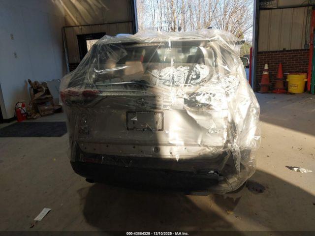 Toyota RAV4 Xle Image 8