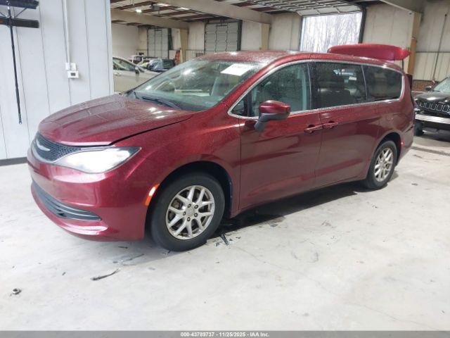 Chrysler Pacifica Touring Image 8