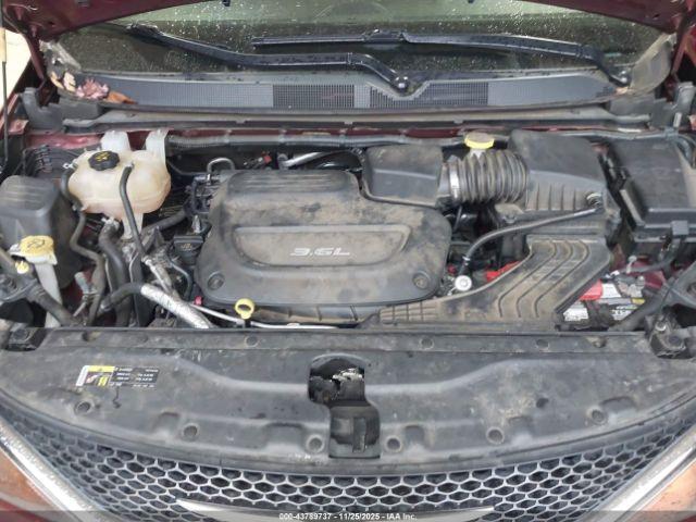 Chrysler Pacifica Touring Image 13
