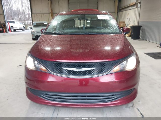 Chrysler Pacifica Touring Image 6