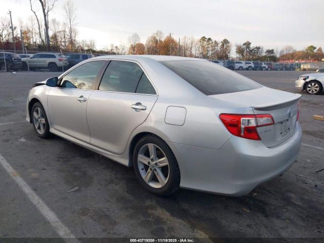 Toyota Camry Se Image 6