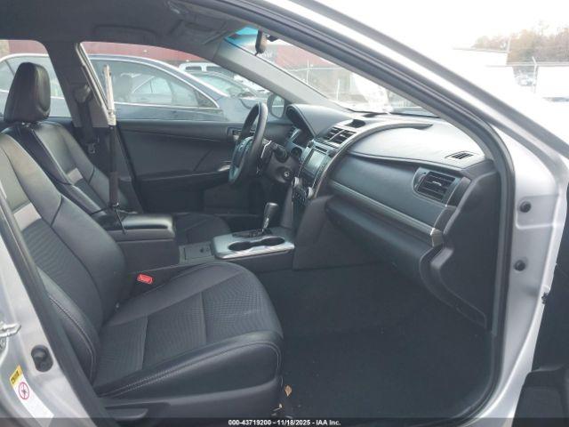 Toyota Camry Se Image 3