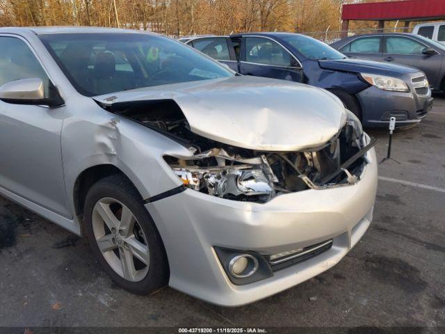 Toyota Camry Se Image 8