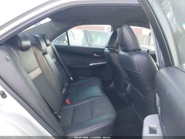 Toyota Camry Se Image 10