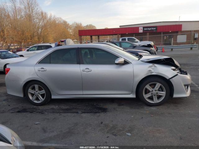 Toyota Camry Se Image 12