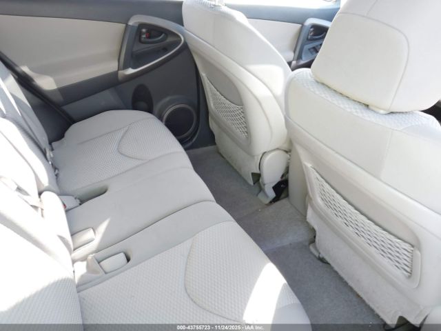 Toyota RAV4 Limited V6 Image 14