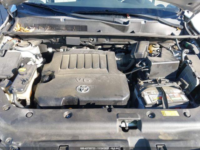 Toyota RAV4 Limited V6 Image 10