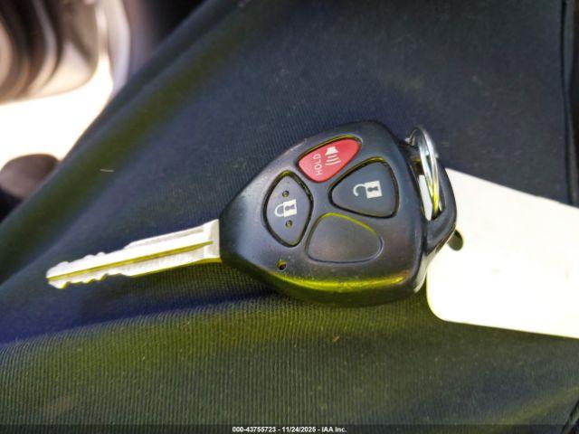 Toyota RAV4 Limited V6 Image 9