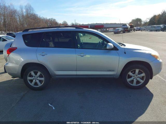 Toyota RAV4 Limited V6 Image 12