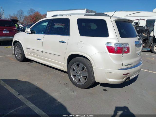 GMC Acadia Denali Image 11