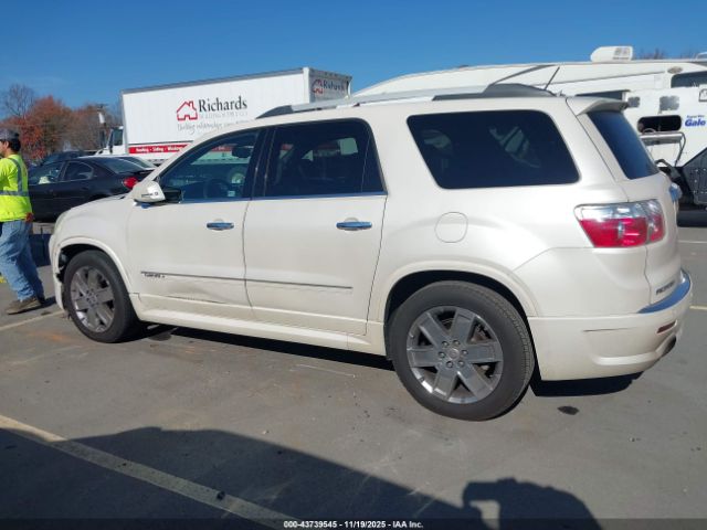 GMC Acadia Denali Image 13