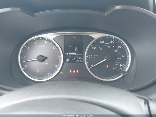 Nissan Versa 1.6 S Image 8