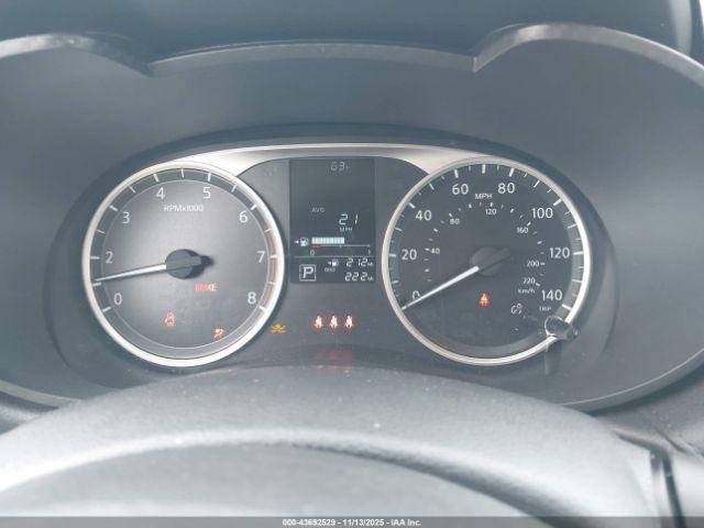 Nissan Versa 1.6 S Image 8