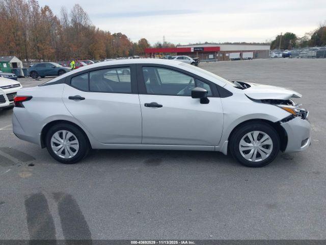 Nissan Versa 1.6 S Image 15