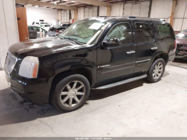 GMC Yukon Denali Image 8