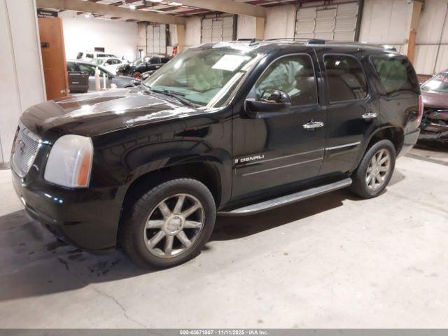 GMC Yukon Denali Image 8