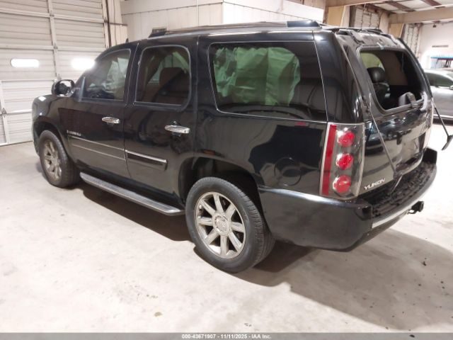 GMC Yukon Denali Image 9