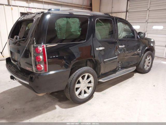 GMC Yukon Denali Image 6