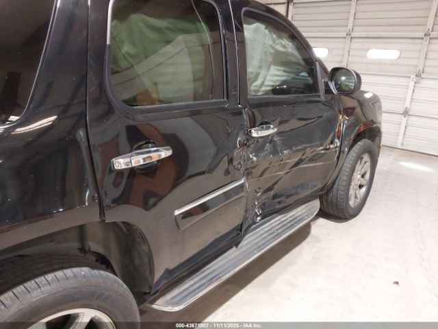 GMC Yukon Denali Image 7