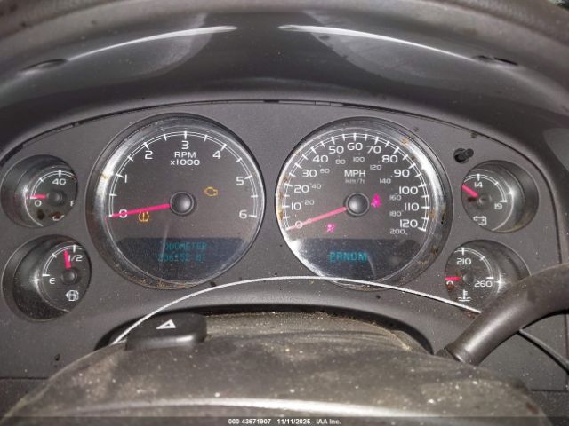 GMC Yukon Denali Image 11