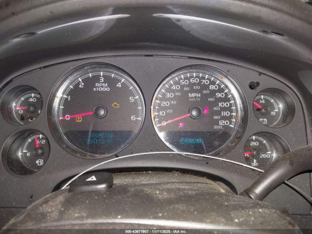 GMC Yukon Denali Image 11